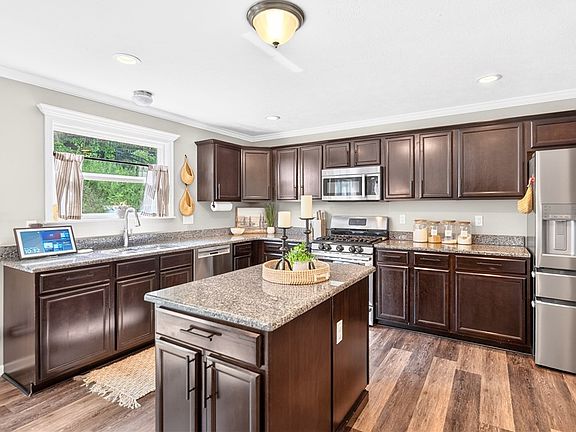 5th image of 259 Foxwood Rd