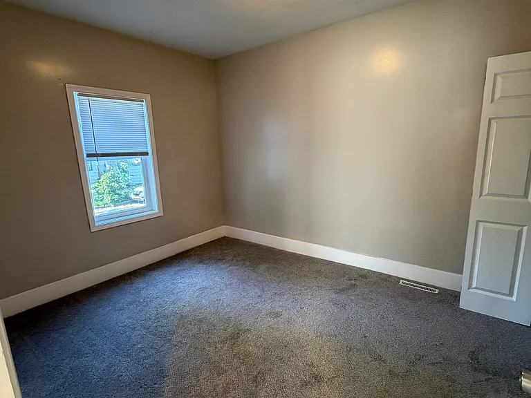 1040 Park Ave — Photo 3