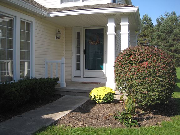 2nd image of 48 Courtshire Ln