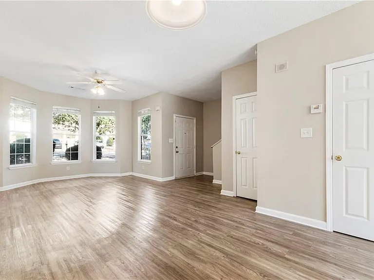 6750 Sunset Hills Blvd — Photo 10