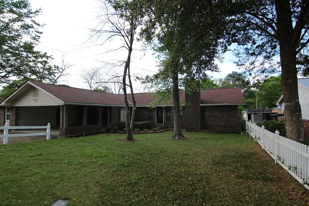 128 Jamestown Rd photo 1
