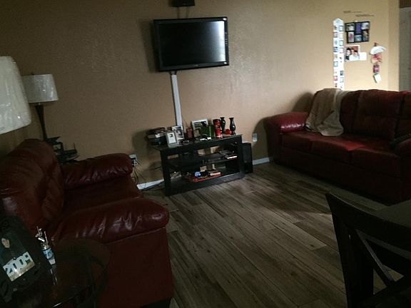 LIVING ROOM AREA