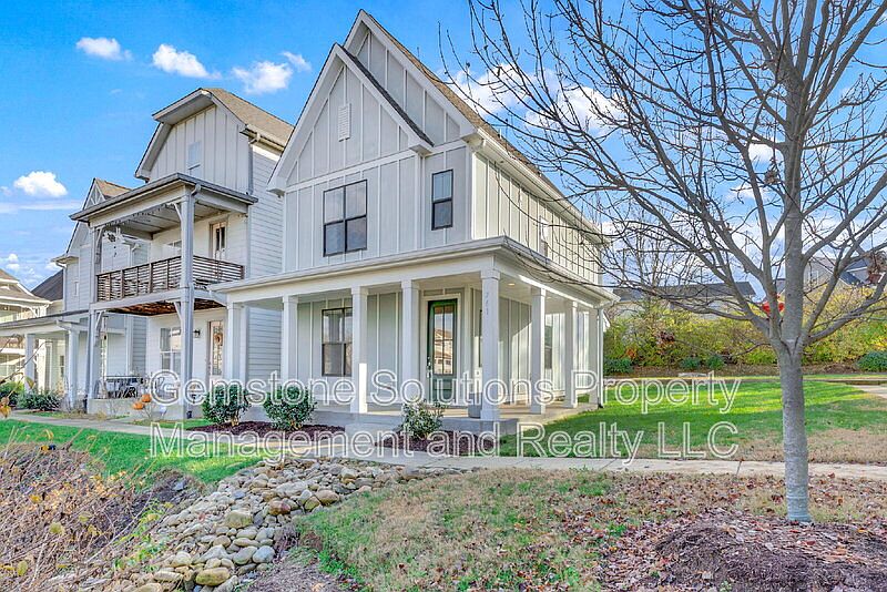 1st image of 761 Cottage Park Dr