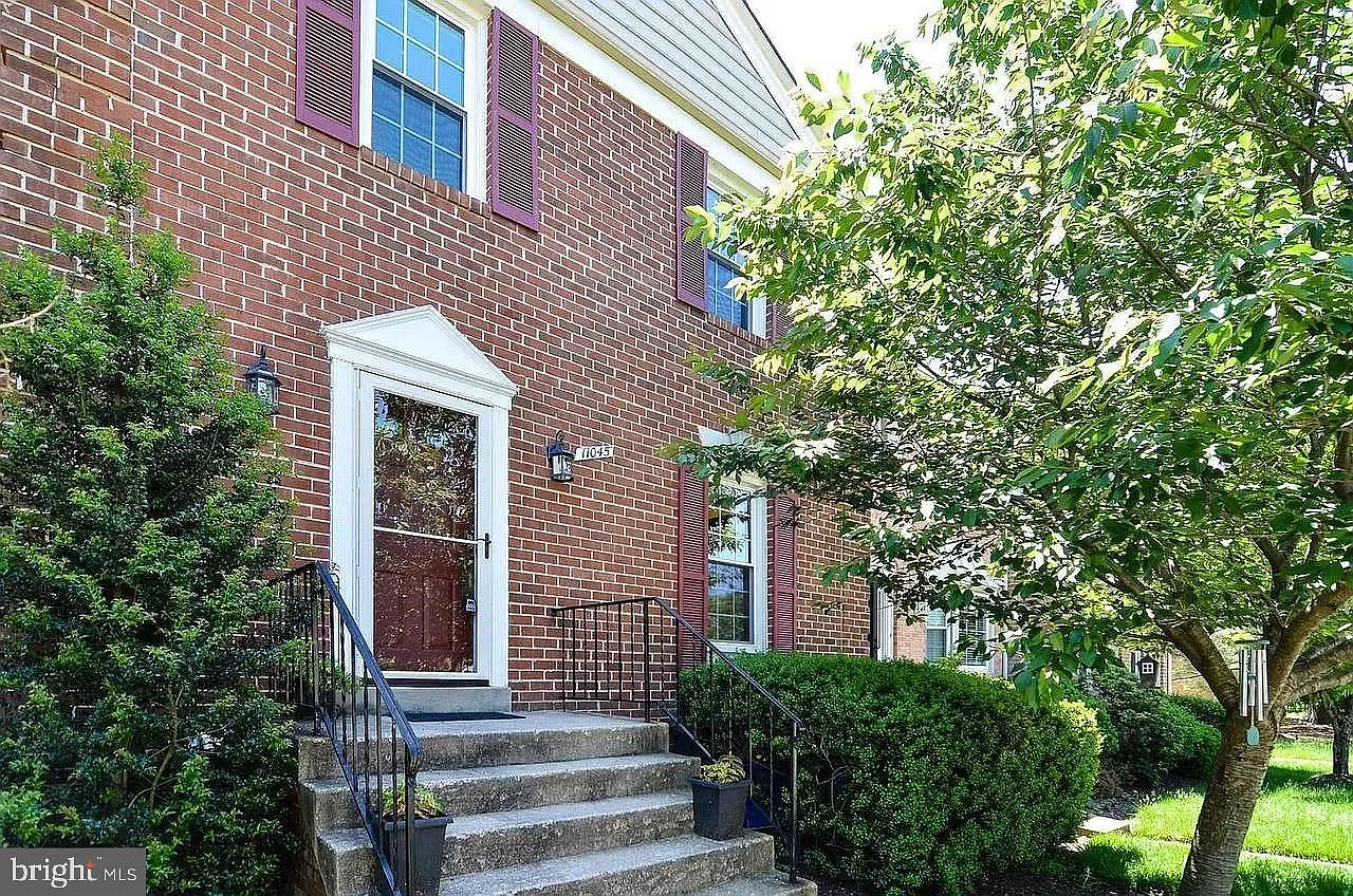4 bed, 3.5 bath, 2184 sqft, $4,000 — Photo 2