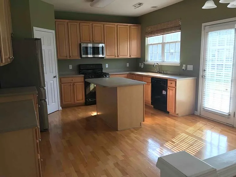 104 Bristolwood Cir — Photo 4