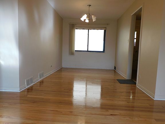 4th image of 2854 W Glenlake Ave