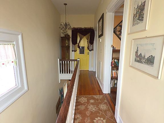 2nd image of 724 Deery St