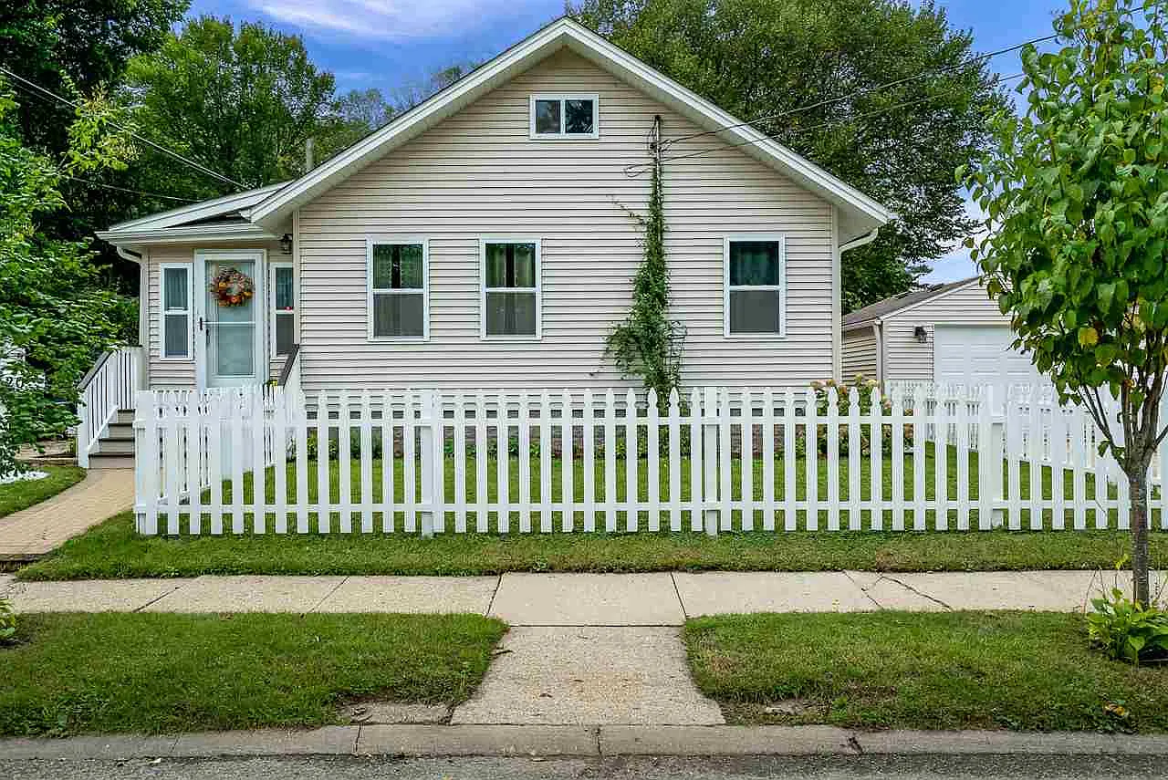 520 Regan St photo 1