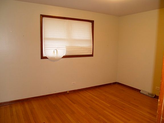 4th image of 15524 S Park Ave