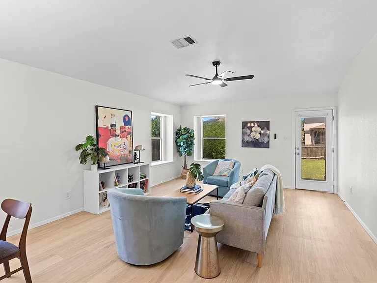 406 Covent Dr — Photo 10