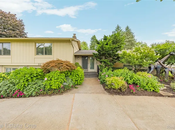 3205 Parkland Dr, West Bloomfield, MI 48322
