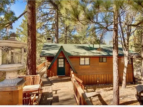 954 Chinook Rd, Fawnskin, CA 92333