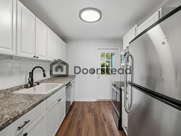 37 F St #A — Photo 11