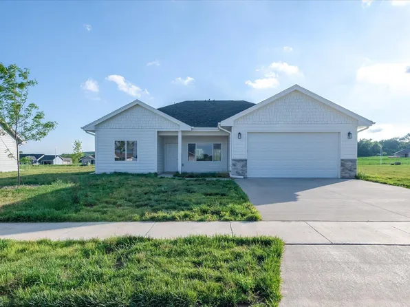 508 Village Dr, Woodbine, IA 51579