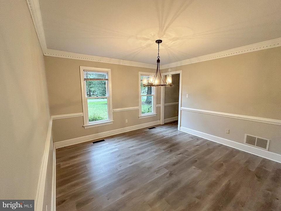 1st image of 610 Rivers Bend Cir