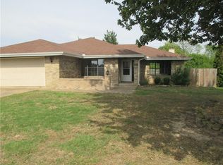 754 Duckworth St, Gentry, AR 72734
