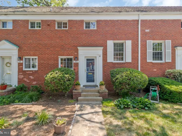 1632 Ripon Pl, Alexandria, VA 22302