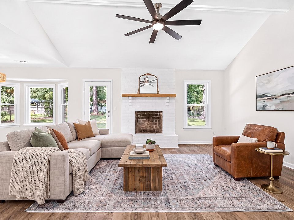 1st image of 120 Cynthia Ln
