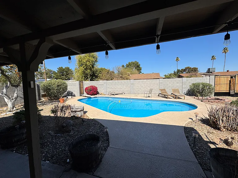 2058 E Fremont Dr — Photo 22