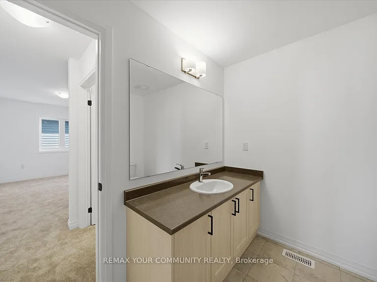 26 Flan Blvd — Photo 14