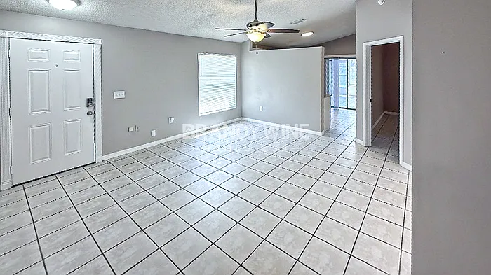 3 bed, 2.0 bath, 1186 sqft, $2,441 — Photo 4