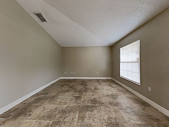 4th image of 412 Danube Dr