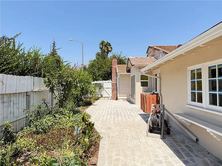 1162 Panorama Dr — Photo 23