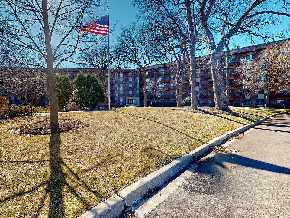 1st image of 120 Lakeview Dr APT 110