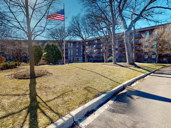 120 Lakeview Dr APT 110, Bloomingdale, IL 60108