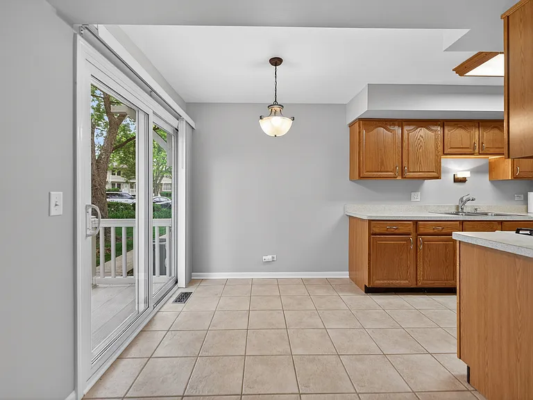 212 Amherst Ct #C — Photo 13