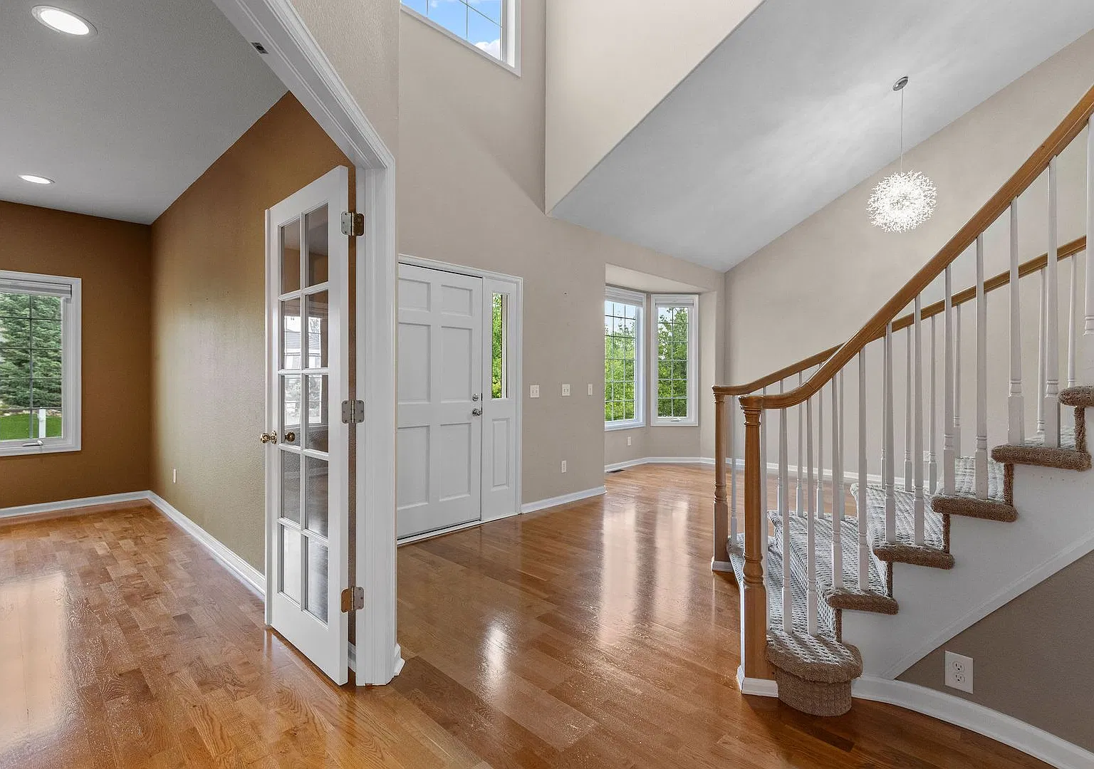 Available NOW - Amazing 5 bedroom 5 bathroom SFH in Tuscany South! — Photo 3