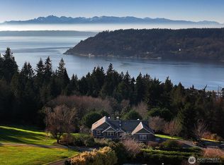 4296 Vickers Ln, Clinton, WA 98236