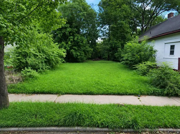 1057 Pavone St, Benton Harbor, MI 49022