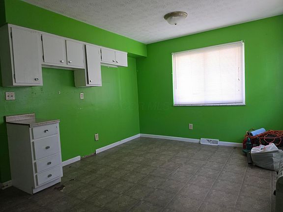 4th image of 3355 E Deshler Ave