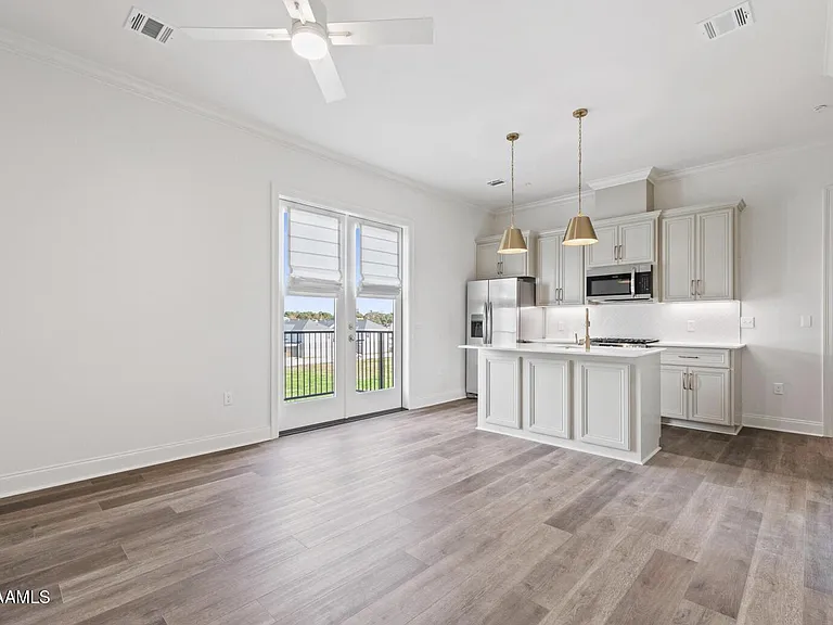 200 Prescott Blvd #303 — Photo 2