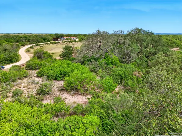 344 E CR 341, Knippa, TX 78801