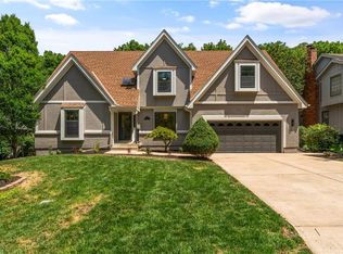 11518 Hemlock St, Overland Park, KS 66210