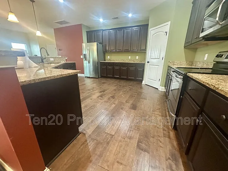7471 Coppice Dr — Photo 3