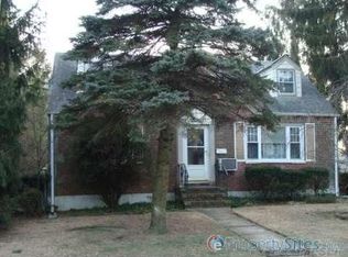 90 Kent Rd, Valley Stream, NY 11580