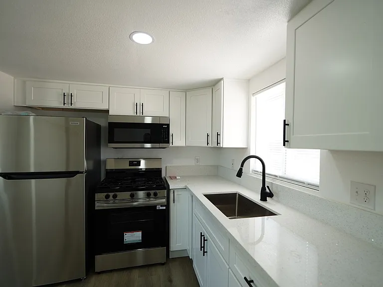 1006 Beverly Rd — Photo 4