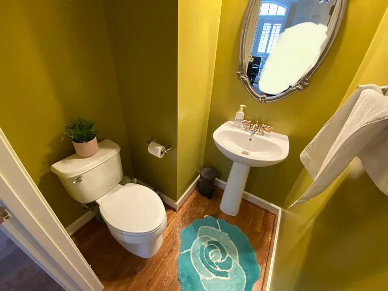 1/2 bathroom
