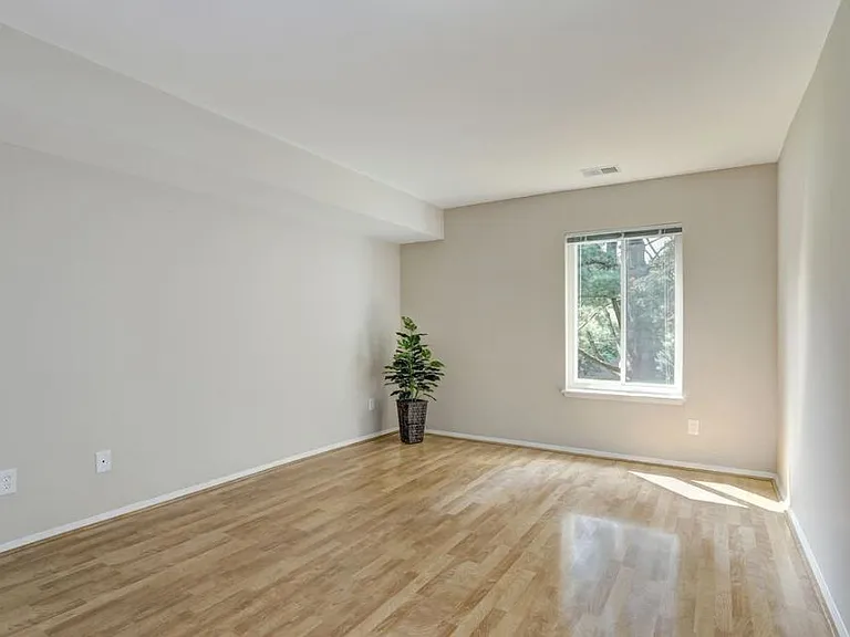 11305 Commonwealth Dr #T3 — Photo 6