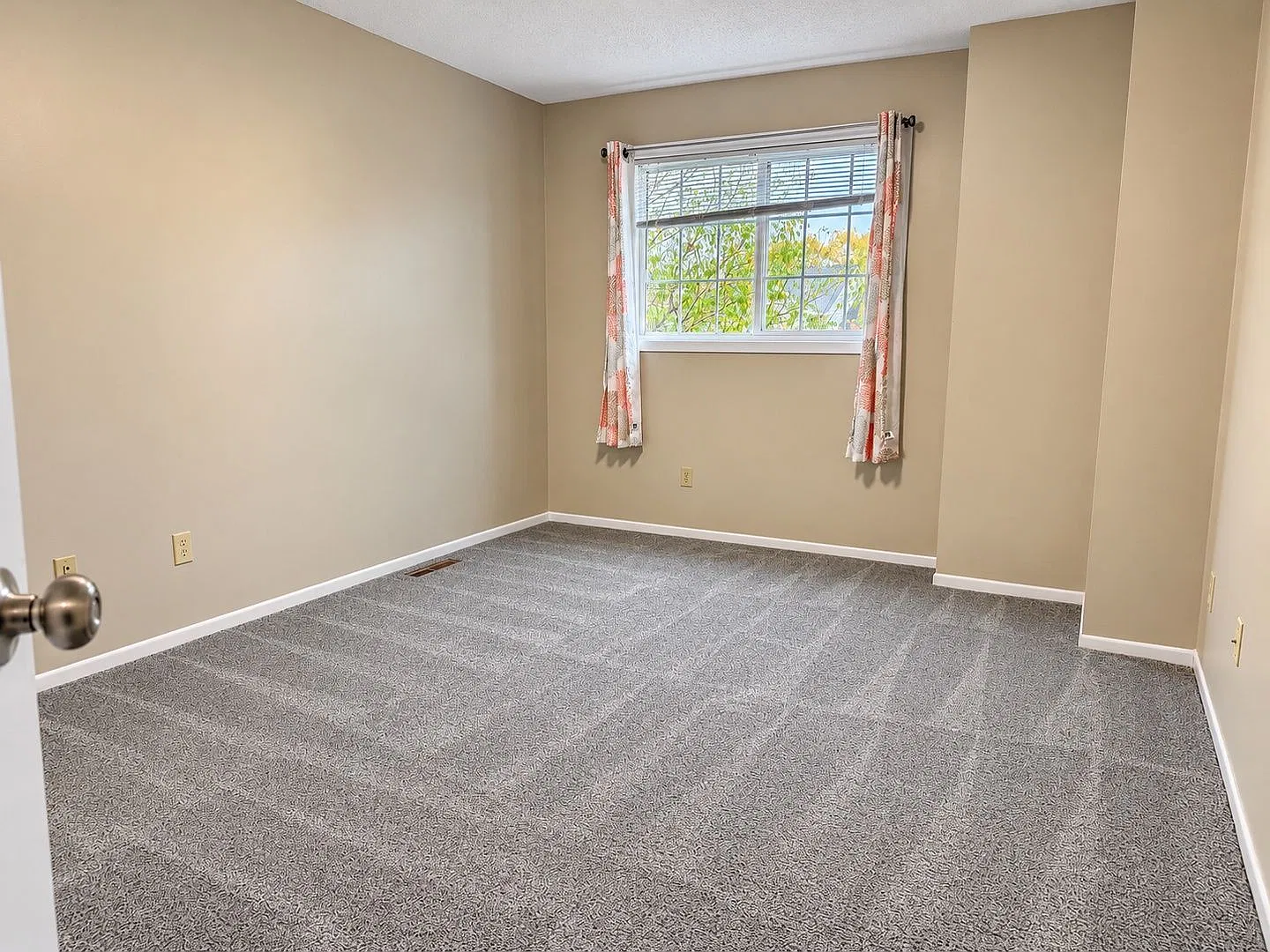 2 bed, 2.0 bath, 1221 sqft, $1,925 — Photo 4