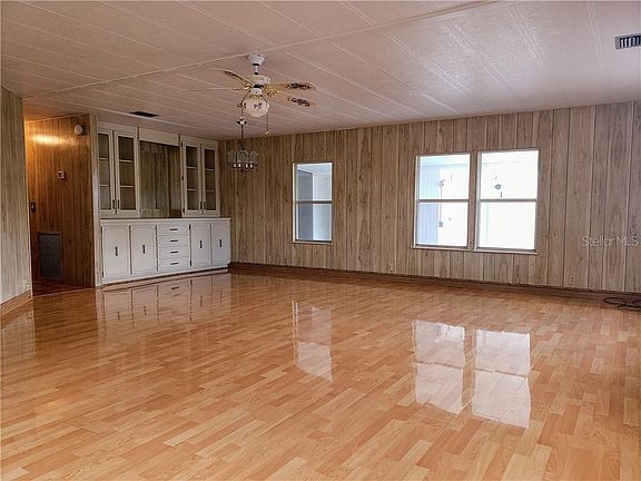 4th image of 2204 Evergreen Cir #1707