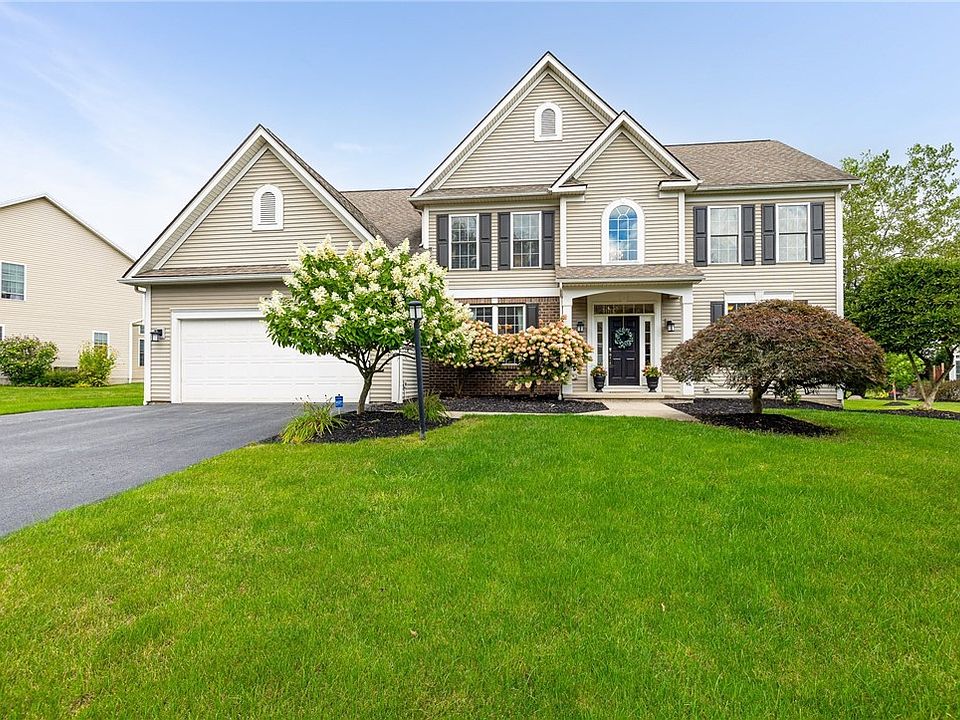 1st image of 45 Woodgreen Dr
