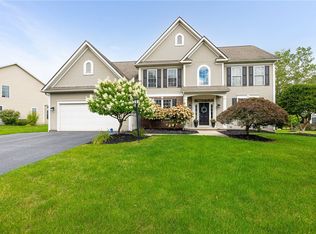 45 Woodgreen Dr, Pittsford, NY 14534