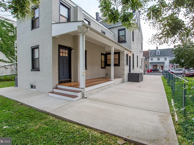 327 Wood St — Photo 83