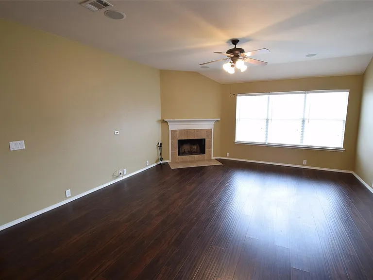 1006 Abigail Dr — Photo 8