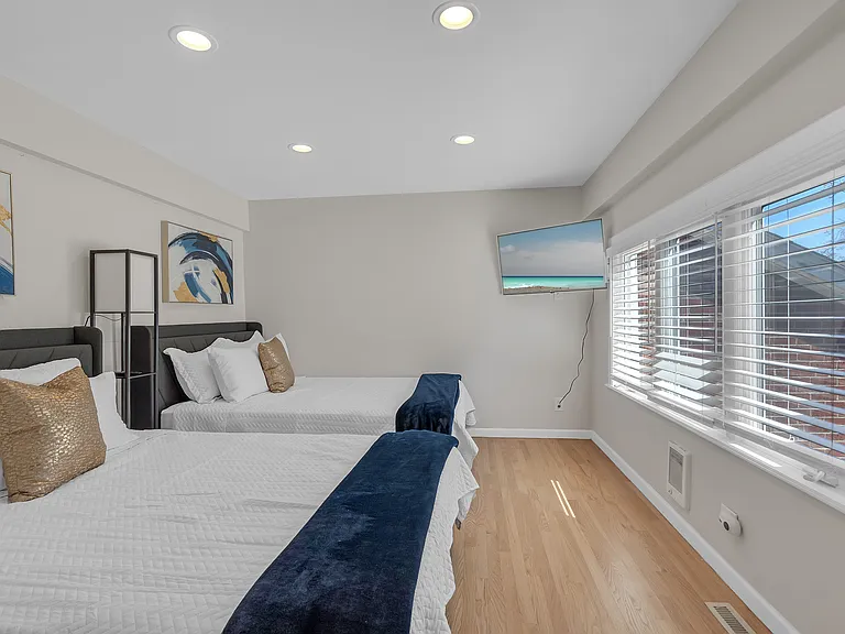 1100 Edmer Ave — Photo 20