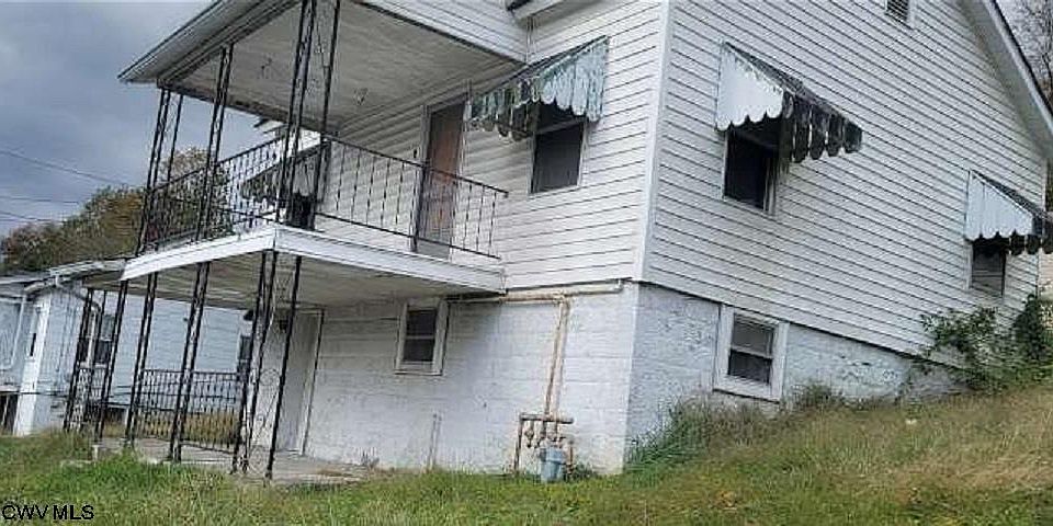 1st image of 429 1/2 School St